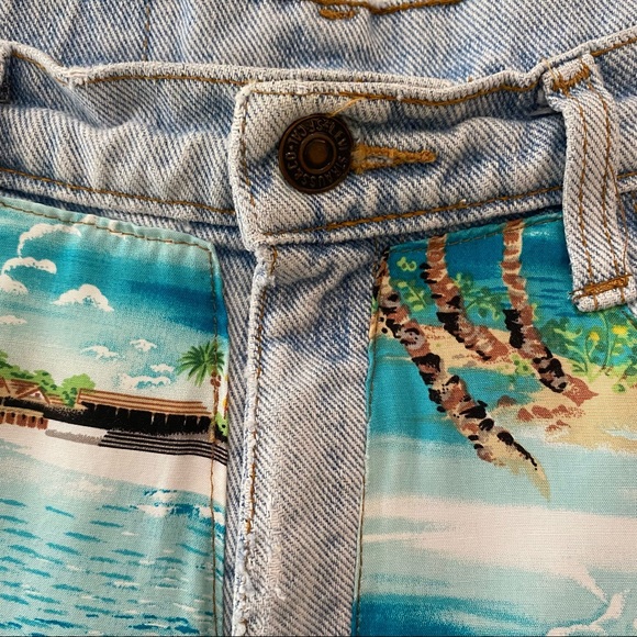 COPY - Levi’s 34 540 Blue Lightwash Hawaiian Fabric Overlay Cutoff Shorty Jeans - Picture 3 of 6